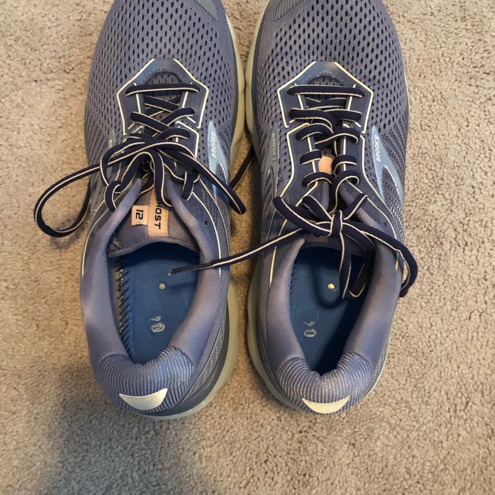 Brooks ghost 12 running shoes